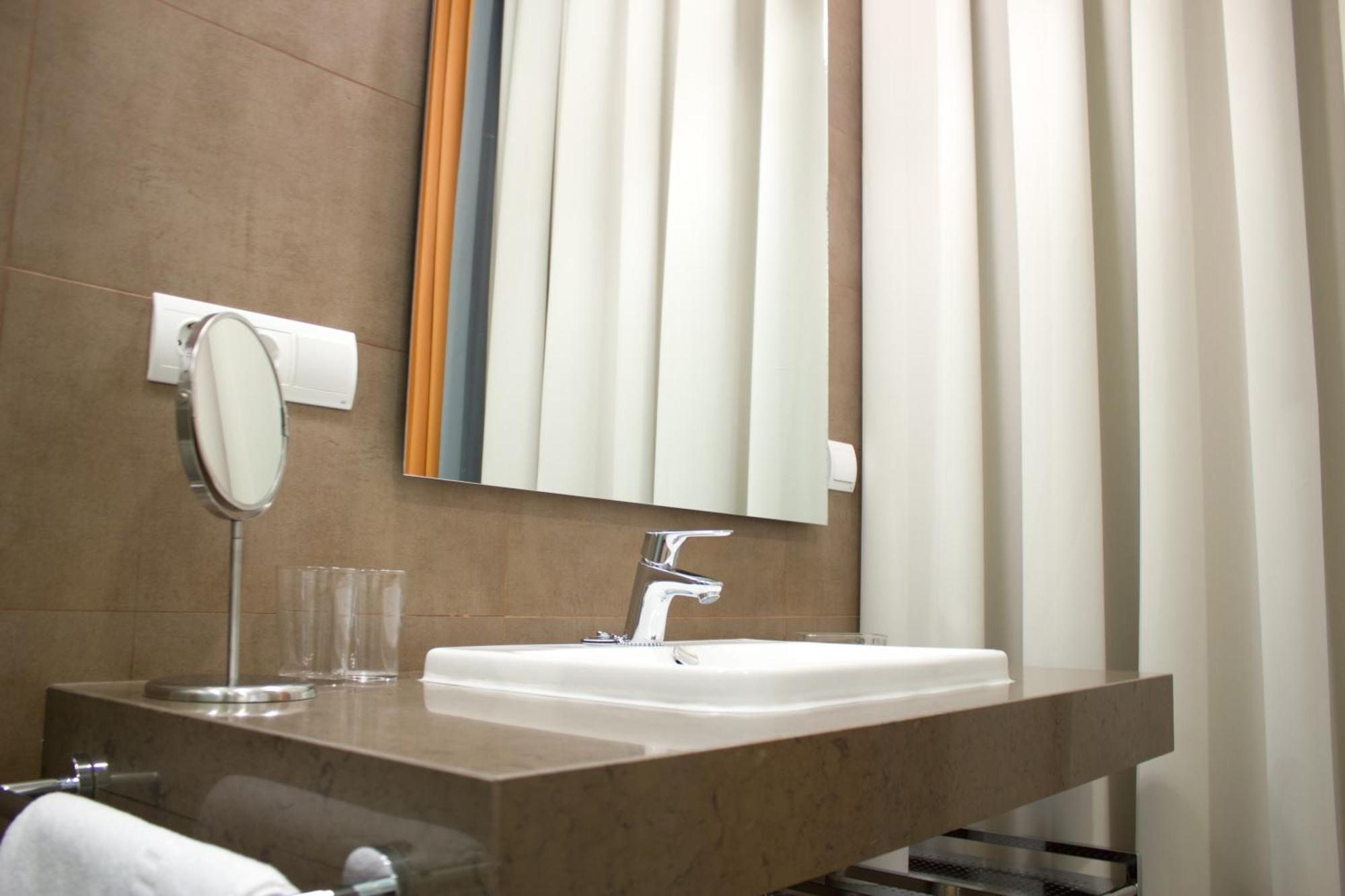 Life Apartments Alberto Lista เซบีญา ภายนอก รูปภาพ