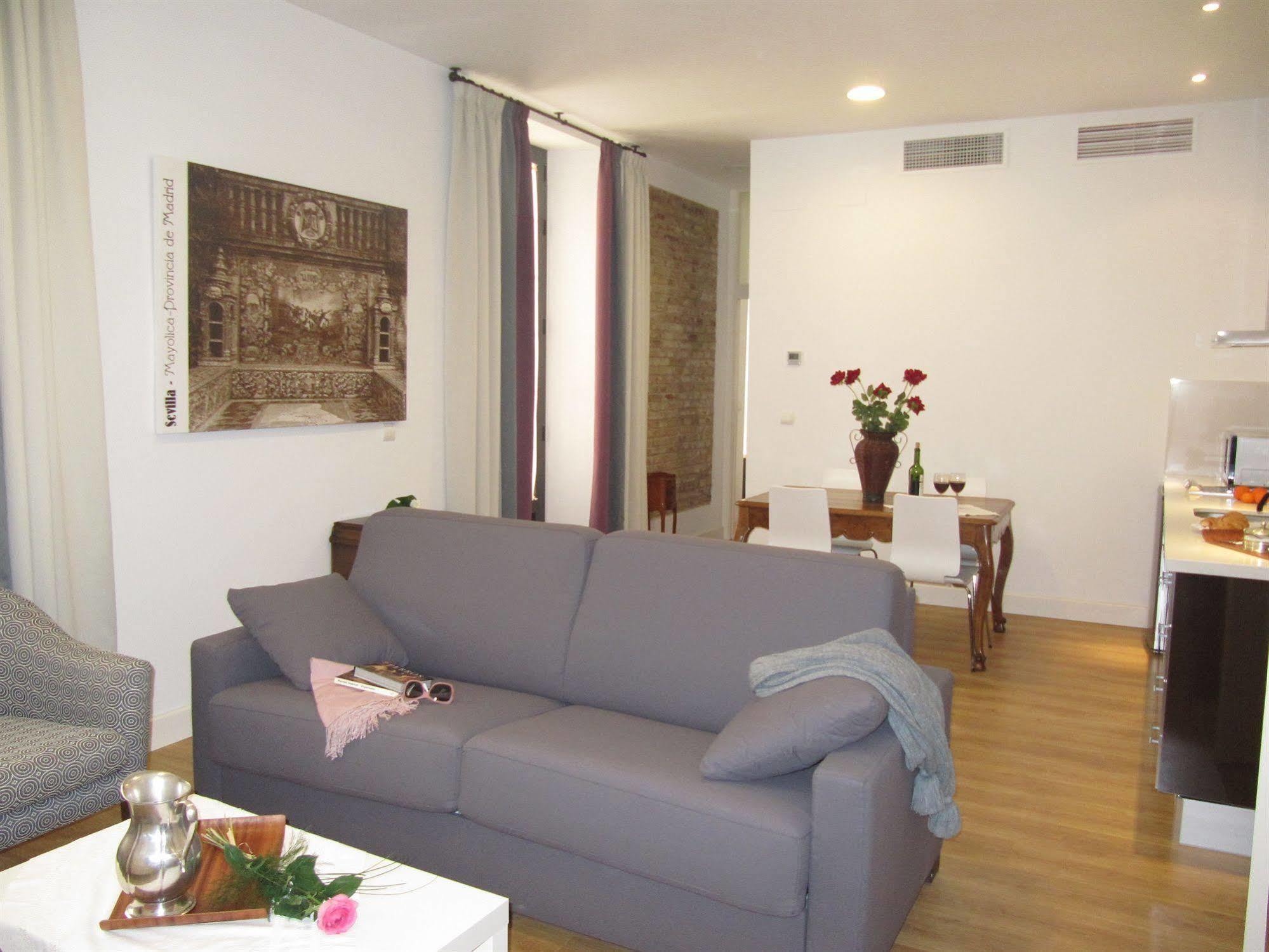 Life Apartments Alberto Lista เซบีญา ภายนอก รูปภาพ